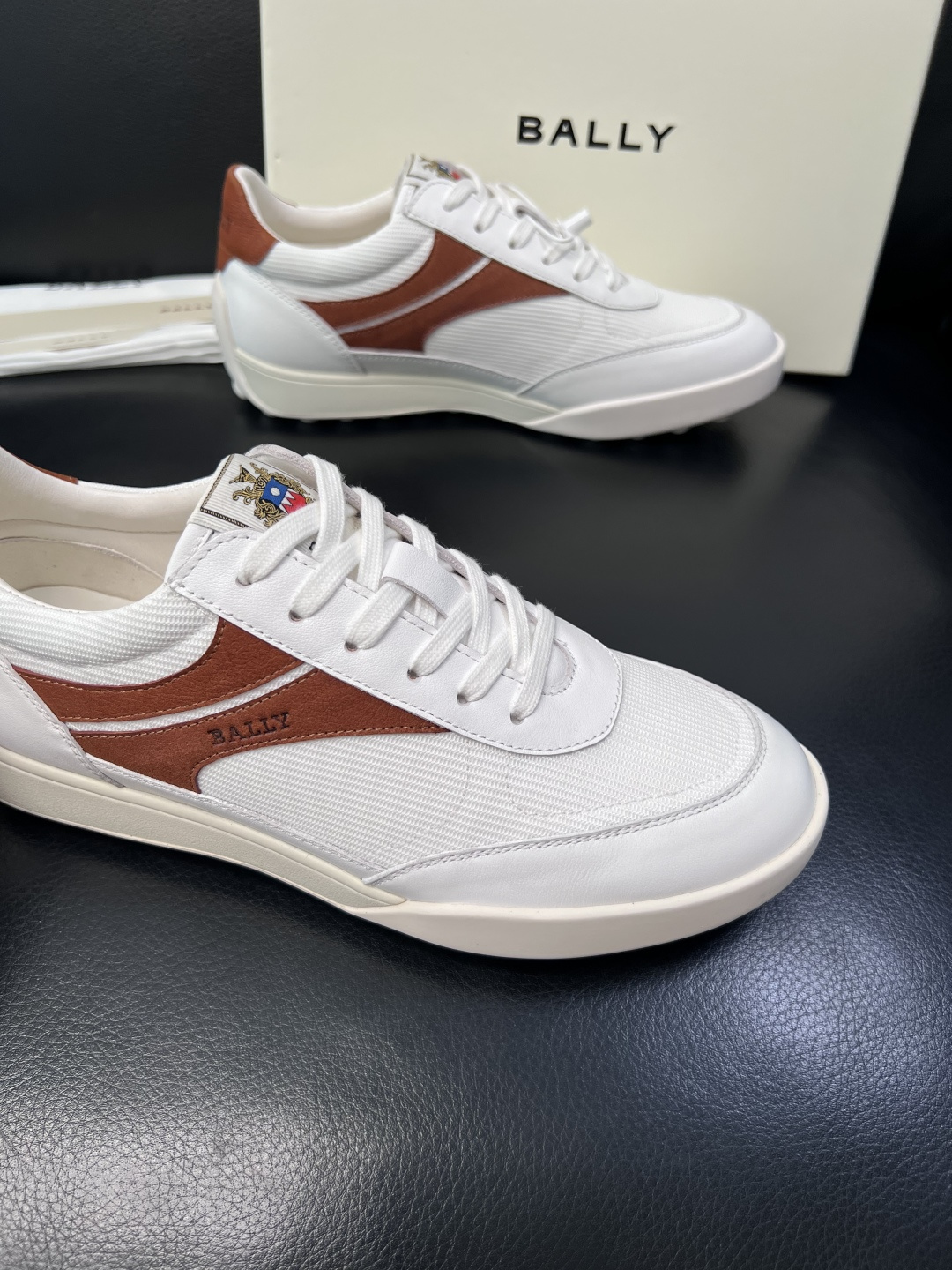 BALLY  高品质  顶级工艺品  巴利 专柜同原厂配置 ，鞋面意大利进口牛皮面料，进口水染牛皮里垫 