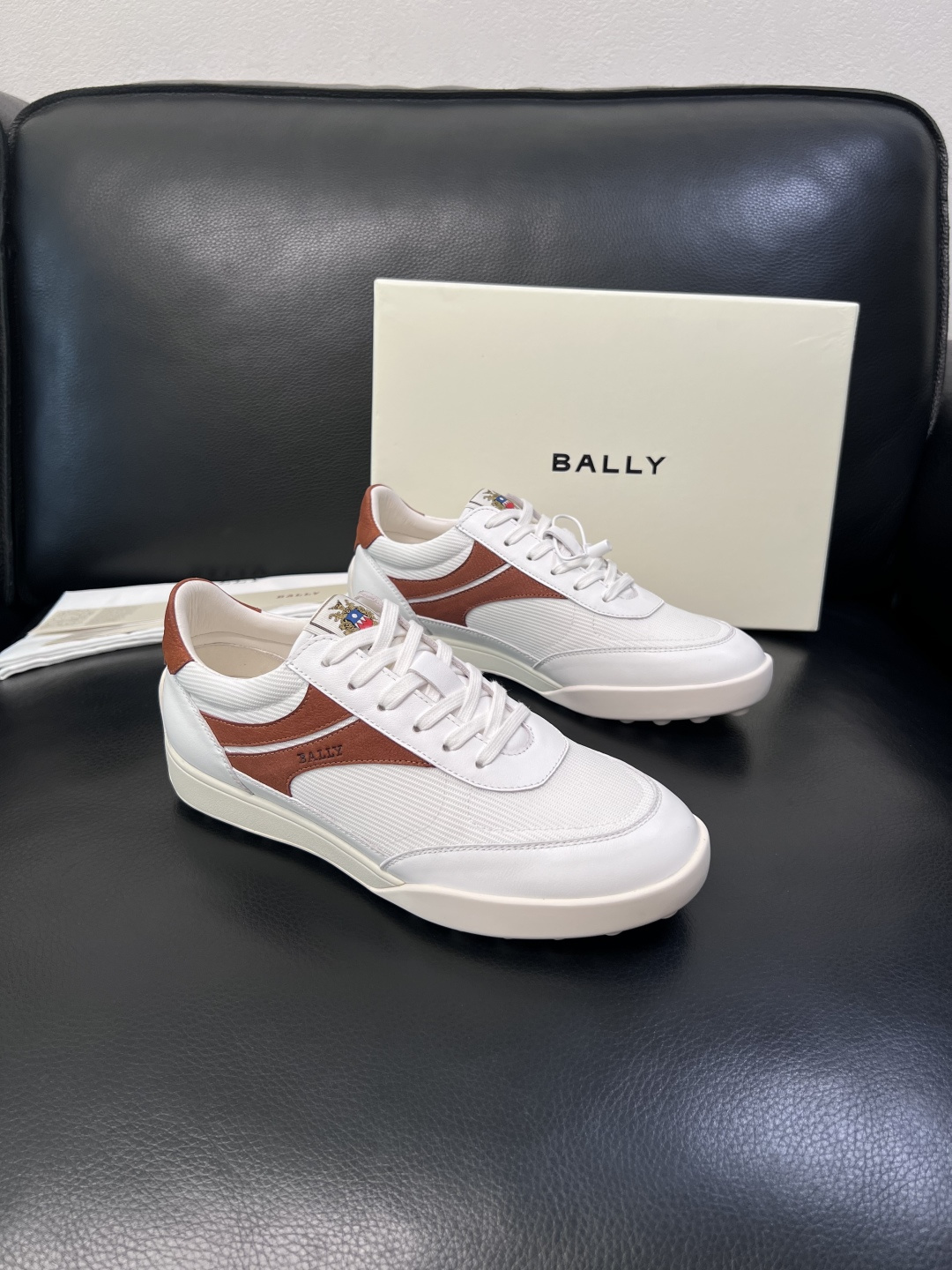 BALLY  高品质  顶级工艺品  巴利 专柜同原厂配置 ，鞋面意大利进口牛皮面料，进口水染牛皮里垫 
