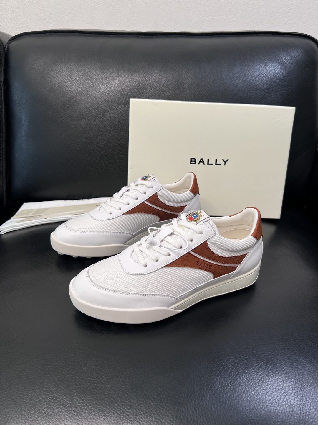 BALLY  高品质  顶级工艺品  巴利 专柜同原厂配置 ，鞋面意大利进口牛皮面料，进口水染牛皮里垫 