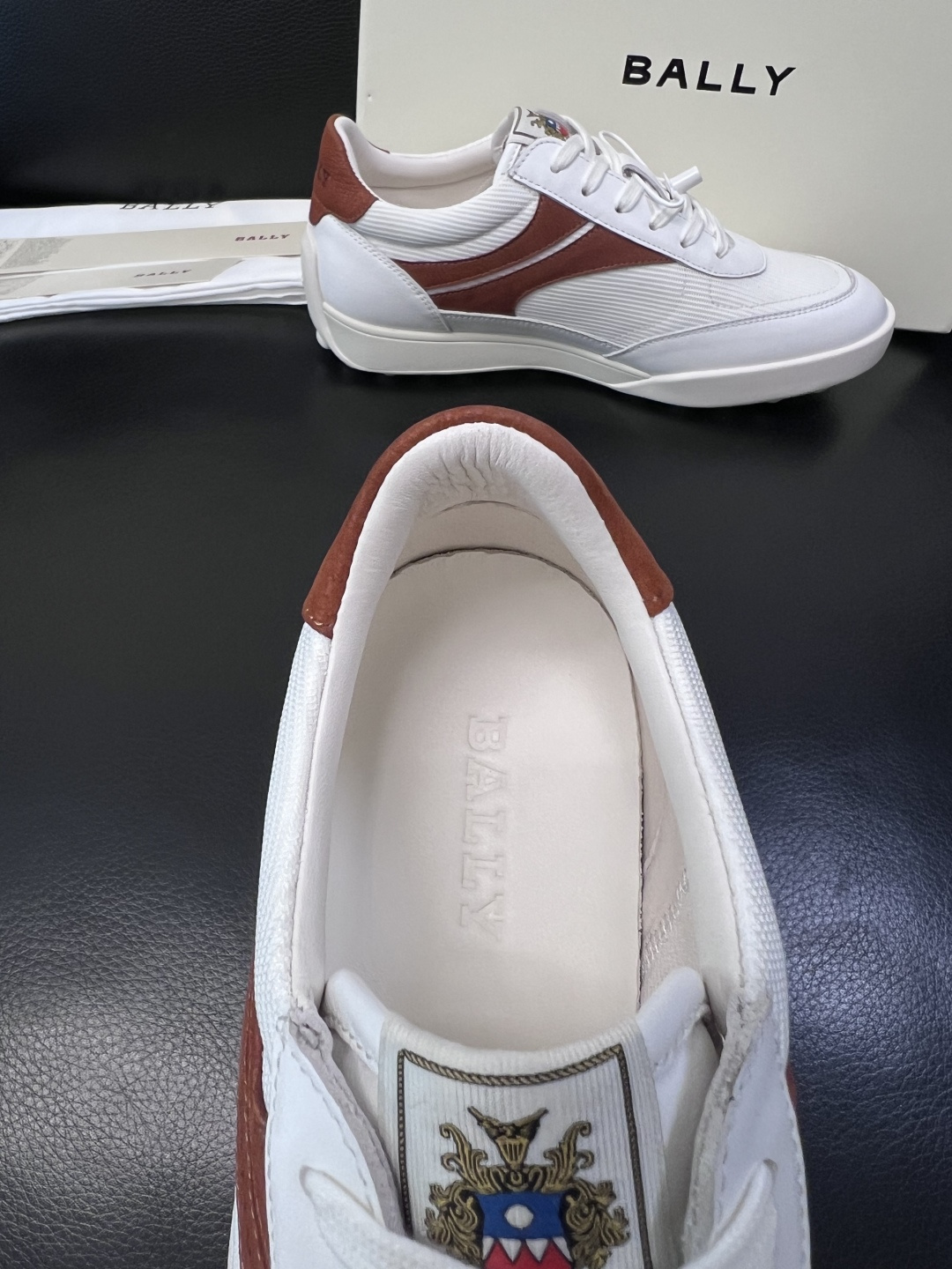 BALLY  高品质  顶级工艺品  巴利 专柜同原厂配置 ，鞋面意大利进口牛皮面料，进口水染牛皮里垫 