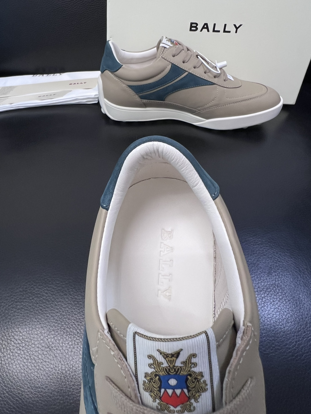 BALLY  高品质  顶级工艺品  巴利 专柜同原厂配置 ，鞋面意大利进口牛皮面料，进口水染牛皮里垫 