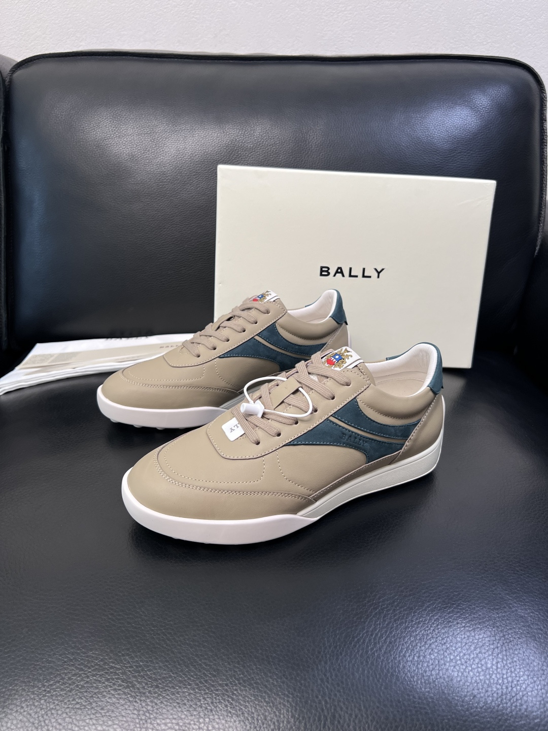 BALLY  高品质  顶级工艺品  巴利 专柜同原厂配置 ，鞋面意大利进口牛皮面料，进口水染牛皮里垫 