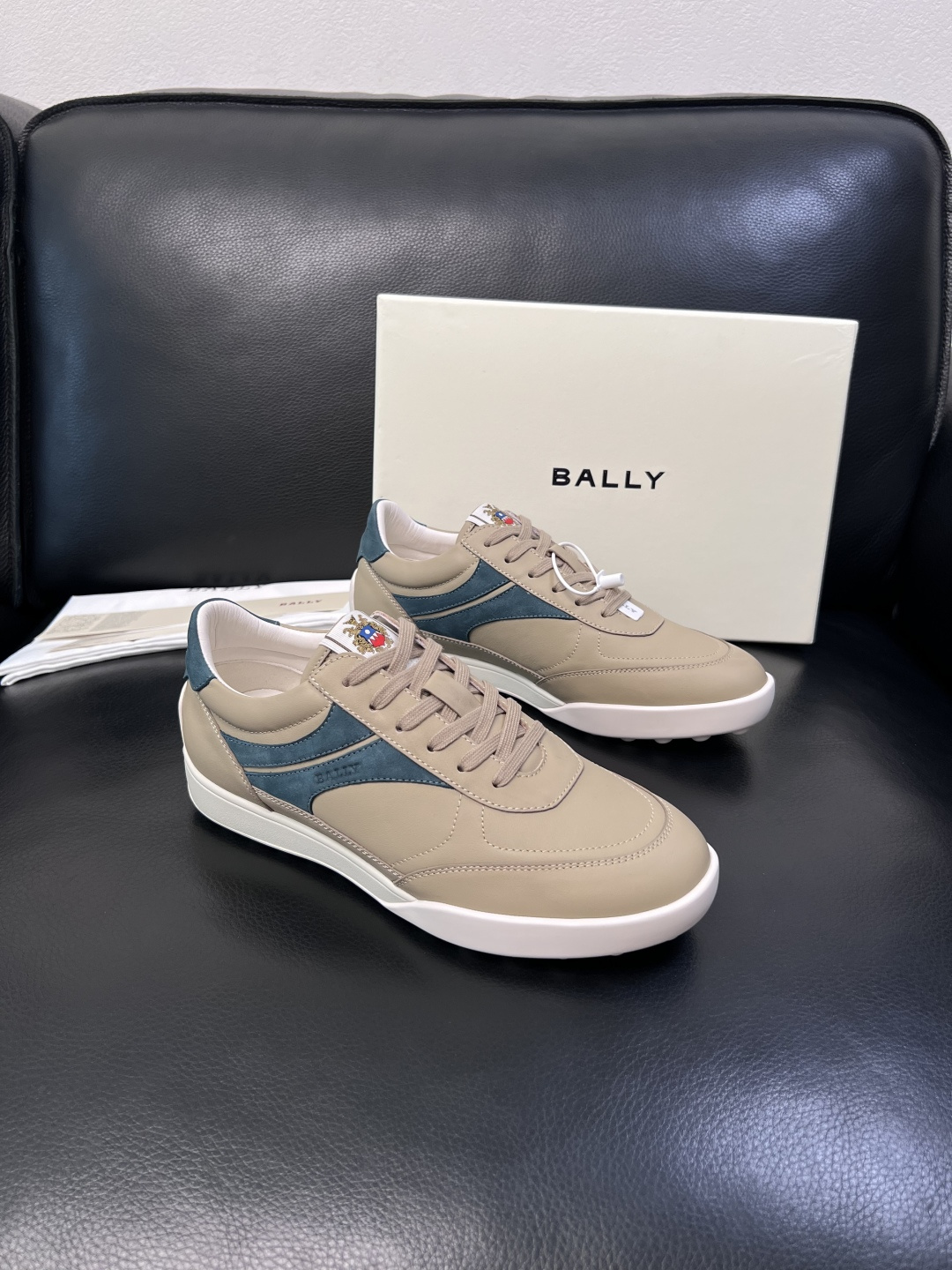 NO:832901,BALLY high-quality top crafts Bally counters are configured with the original factory, the uppers are imported cowhide fabrics from Italy, imported water-dyed cowhide linings, the soles are specially provided by the original factory, the exclusive movable molded soles are super comfortable, original factory orders, welcome to compare, code number 39-44 (order 45), bally, cowhide19860909BALLY 高品质 顶级工艺品 巴利 专柜同原厂配置 ,鞋面意大利进口牛皮面料,进口水染牛皮里垫 ,鞋底原厂特供原版底,独家活动成型底超级舒适,原厂跟单货,欢迎对比,码数 39-44（订 45）,,bally,cowhide,Men's shoes
