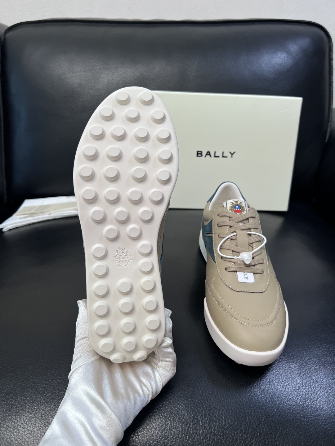 BALLY  高品质  顶级工艺品  巴利 专柜同原厂配置 ，鞋面意大利进口牛皮面料，进口水染牛皮里垫 