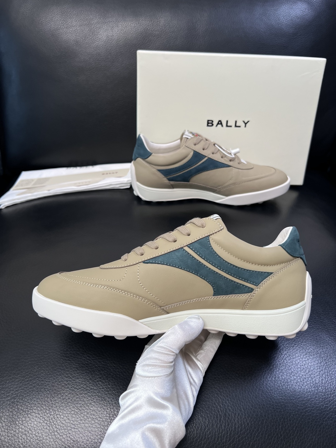 BALLY  高品质  顶级工艺品  巴利 专柜同原厂配置 ，鞋面意大利进口牛皮面料，进口水染牛皮里垫 