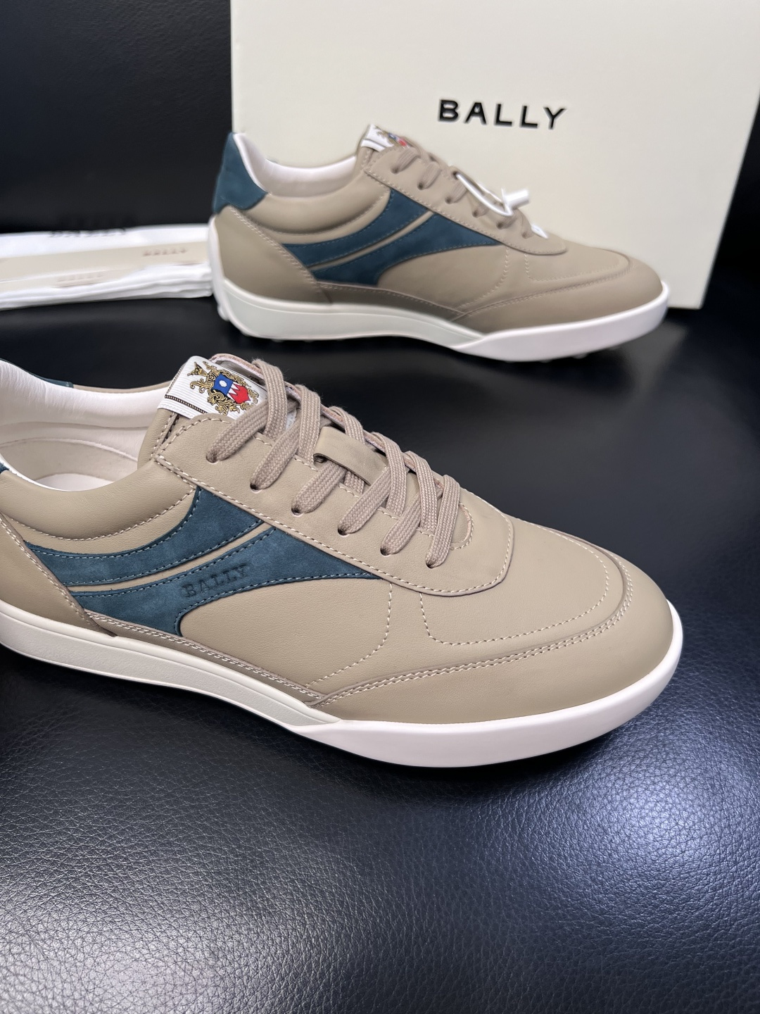 BALLY  高品质  顶级工艺品  巴利 专柜同原厂配置 ，鞋面意大利进口牛皮面料，进口水染牛皮里垫 