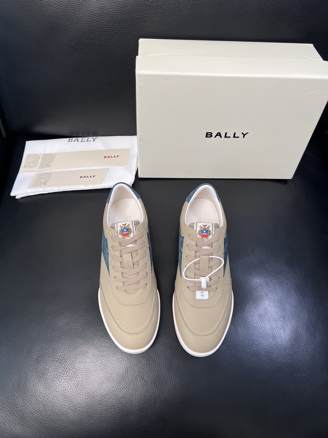 BALLY  高品质  顶级工艺品  巴利 专柜同原厂配置 ，鞋面意大利进口牛皮面料，进口水染牛皮里垫 