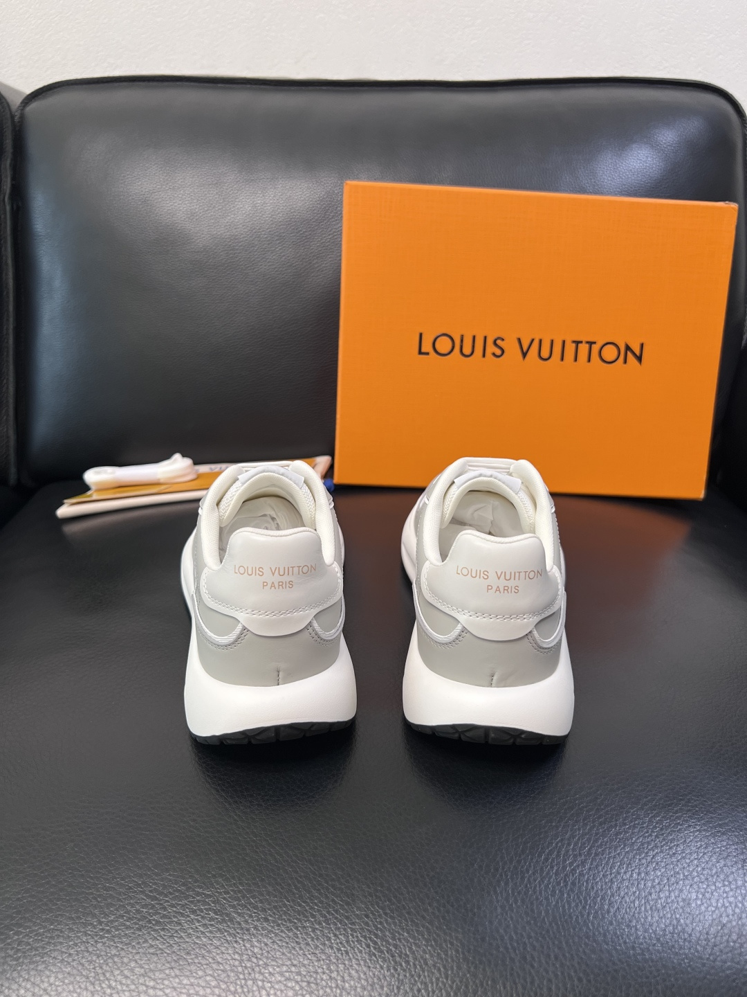 Lv 高品质  顶级工艺品  路易威登，专柜同步原厂配置，鞋面意大利进口，高品质拼接缤纷色彩复杂工艺品，