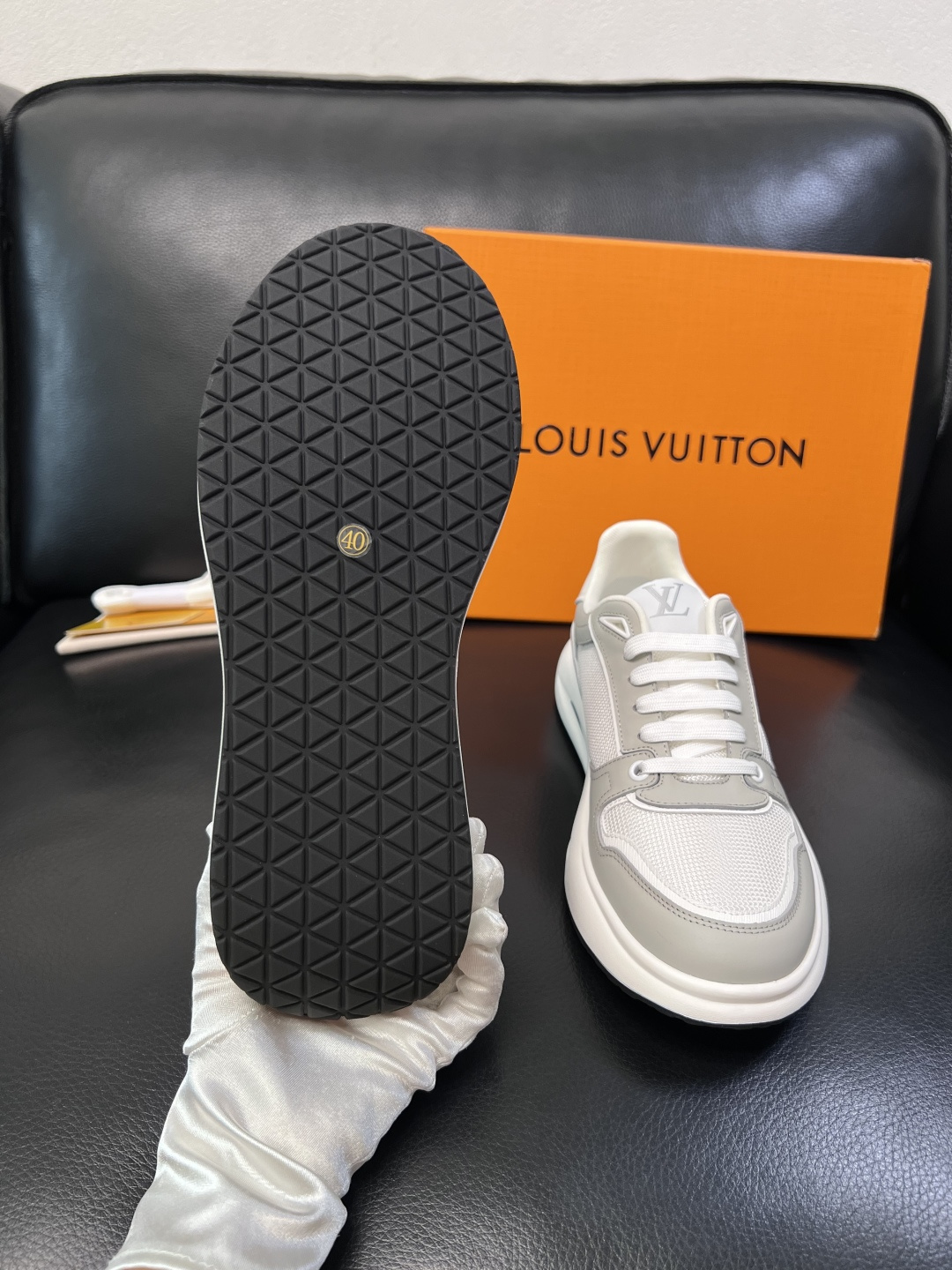 Lv 高品质  顶级工艺品  路易威登，专柜同步原厂配置，鞋面意大利进口，高品质拼接缤纷色彩复杂工艺品，