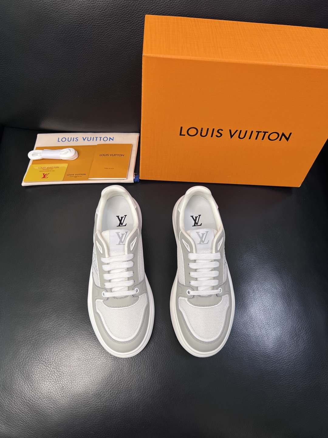 Lv 高品质  顶级工艺品  路易威登，专柜同步原厂配置，鞋面意大利进口，高品质拼接缤纷色彩复杂工艺品，