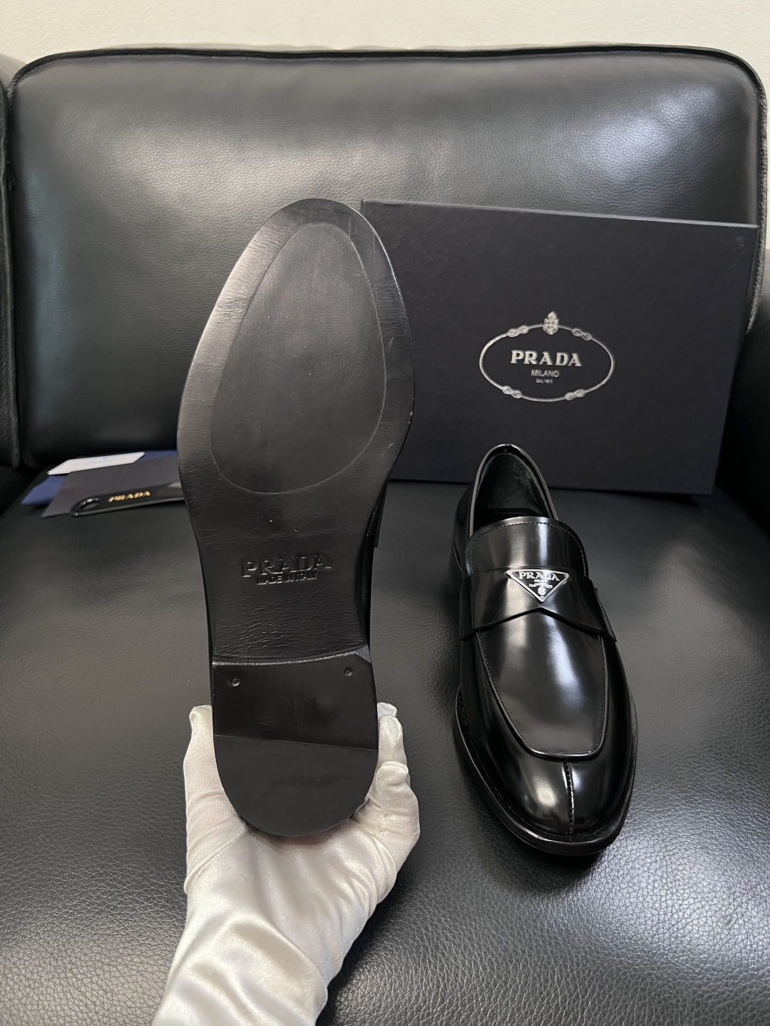 PRADA  高品质  顶级工艺品 普拉达 皮鞋专柜同步 原厂配置，意大利进口原版牛皮面料，透气舒适进口