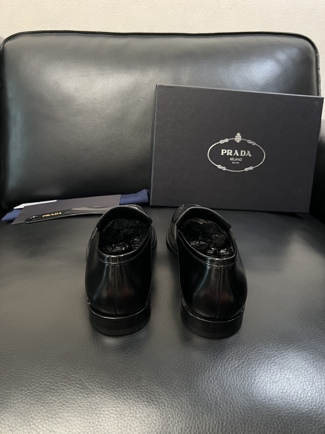 PRADA  高品质  顶级工艺品 普拉达 皮鞋专柜同步 原厂配置，意大利进口原版牛皮面料，透气舒适进口