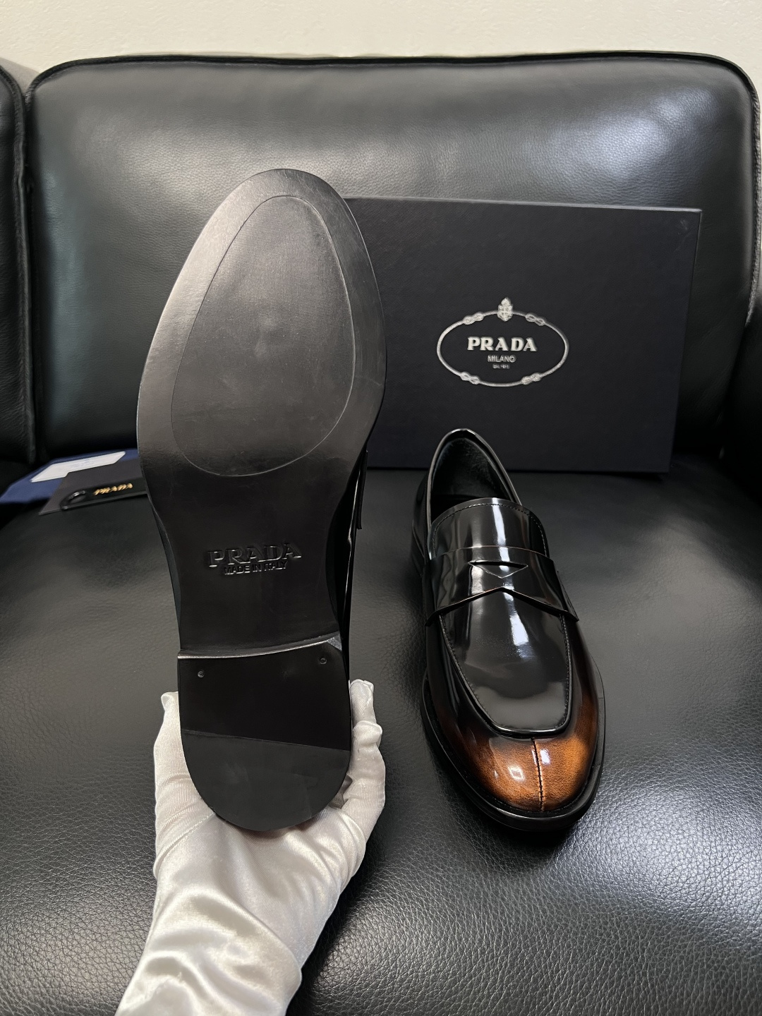 PRADA  高品质  顶级工艺品 普拉达 皮鞋专柜同步 原厂配置，意大利进口原版牛皮面料，透气舒适进口