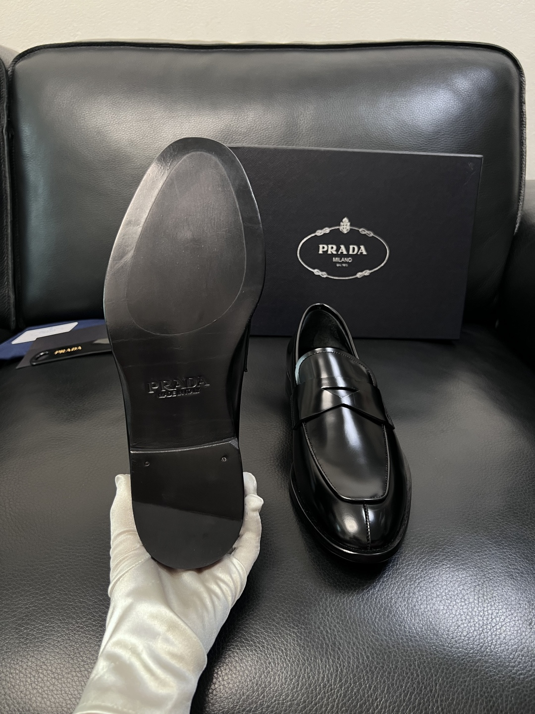 PRADA  高品质  顶级工艺品 普拉达 皮鞋专柜同步 原厂配置，意大利进口原版牛皮面料，透气舒适进口