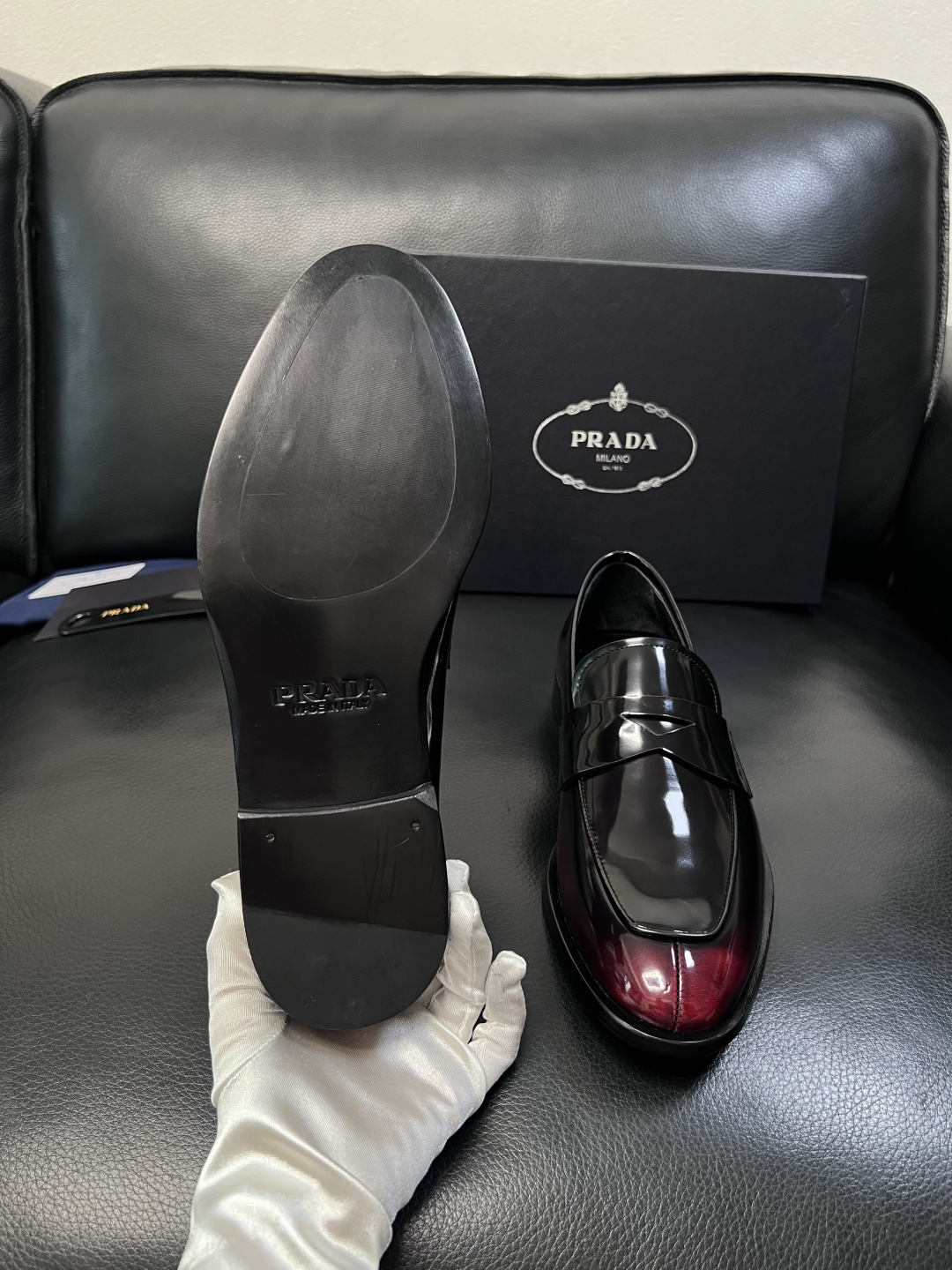 PRADA  高品质  顶级工艺品 普拉达 皮鞋专柜同步 原厂配置，意大利进口原版牛皮面料，透气舒适进口