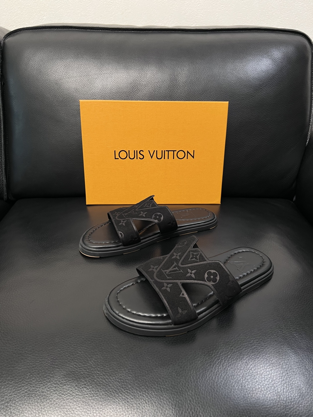 Lv  高品质  顶级工艺品  路易威登，拖鞋  专柜同步原厂配置，鞋面意大利进口，高品质拼接缤纷色彩复
