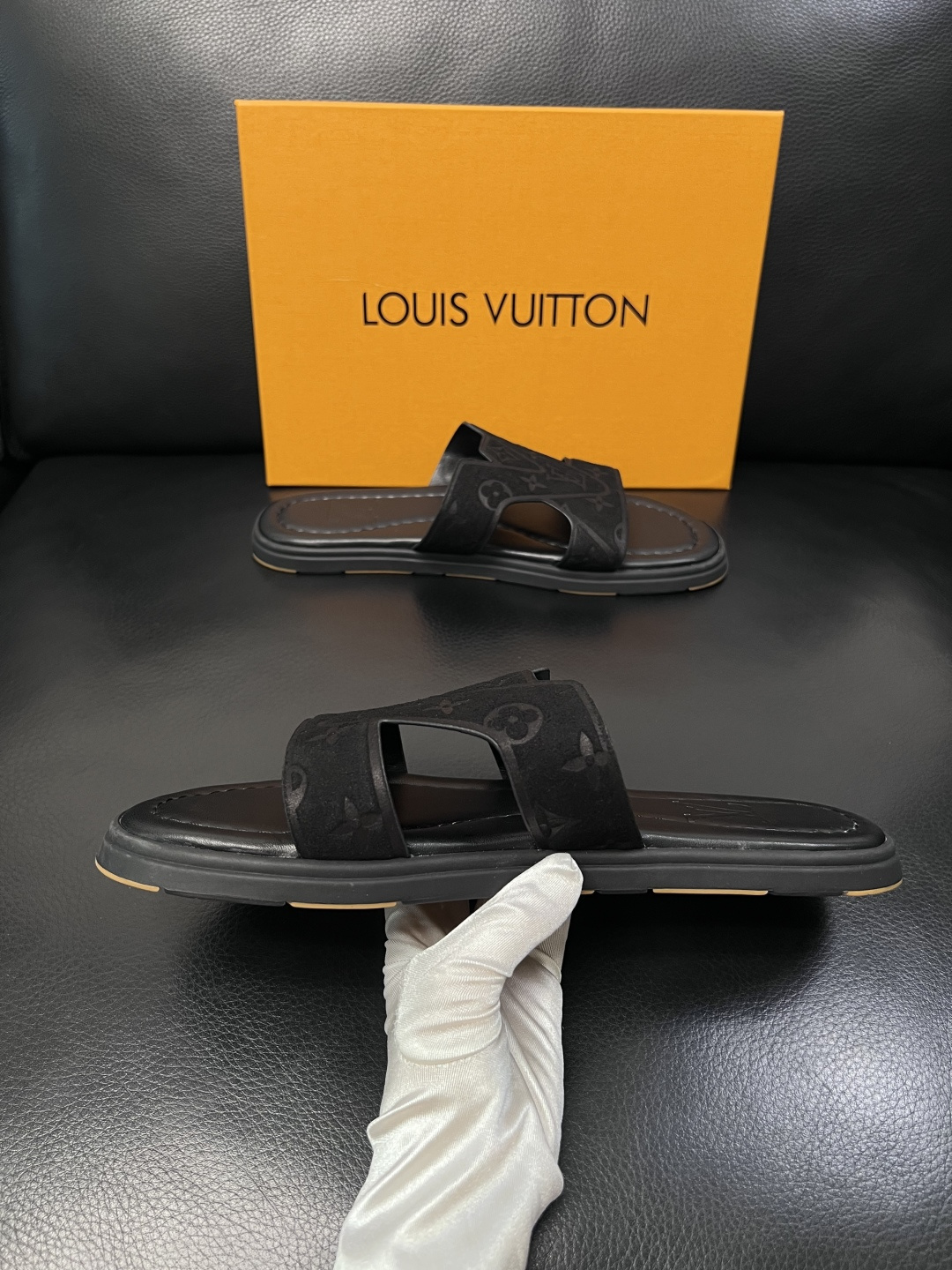 Lv  高品质  顶级工艺品  路易威登，拖鞋  专柜同步原厂配置，鞋面意大利进口，高品质拼接缤纷色彩复