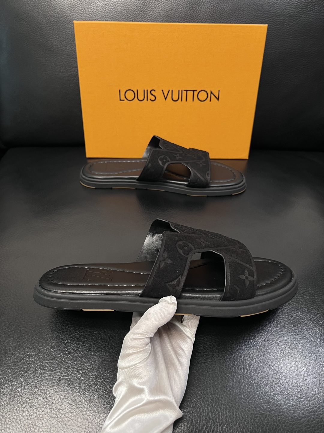 Lv  高品质  顶级工艺品  路易威登，拖鞋  专柜同步原厂配置，鞋面意大利进口，高品质拼接缤纷色彩复