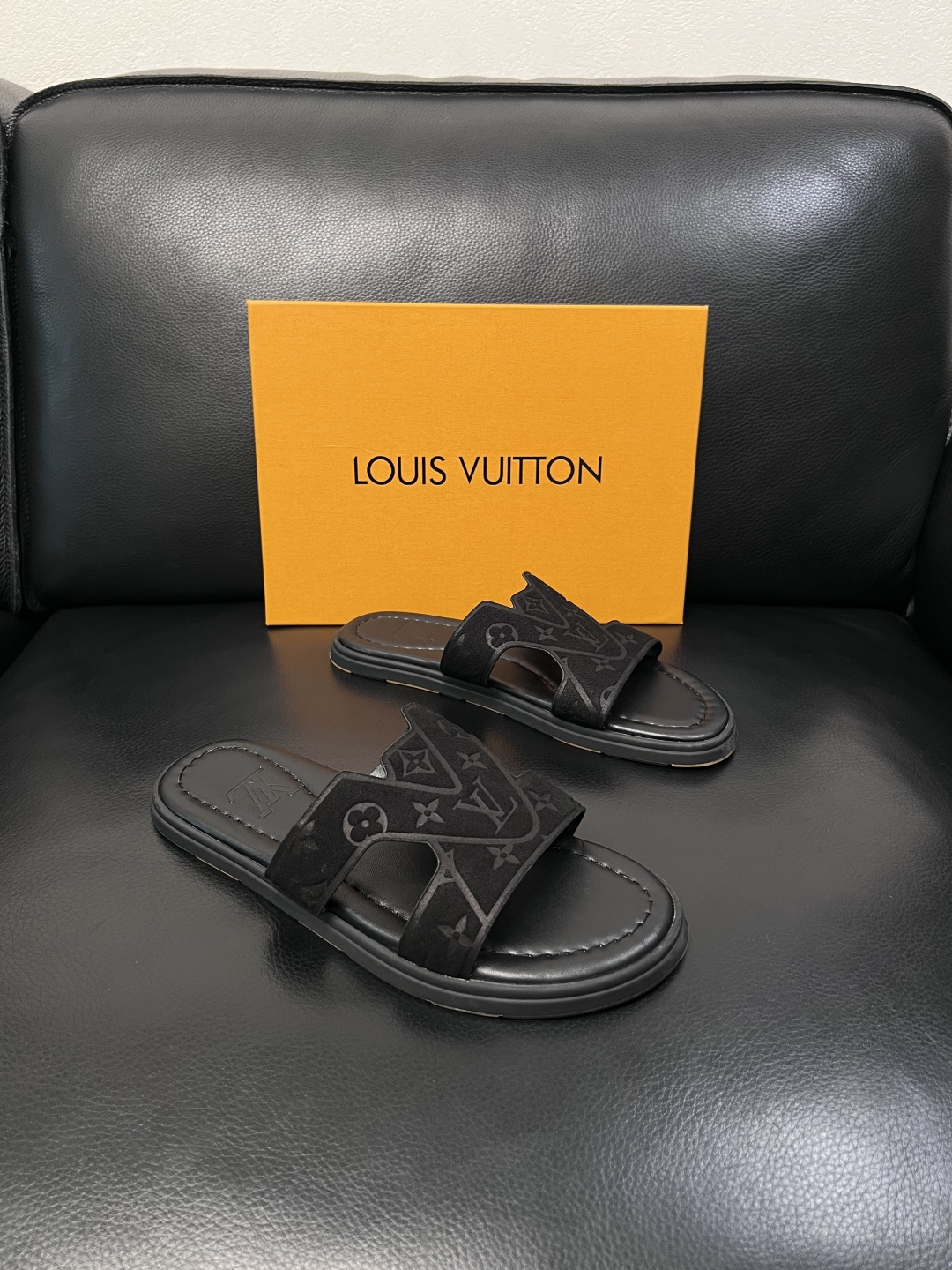 Lv  高品质  顶级工艺品  路易威登，拖鞋  专柜同步原厂配置，鞋面意大利进口，高品质拼接缤纷色彩复