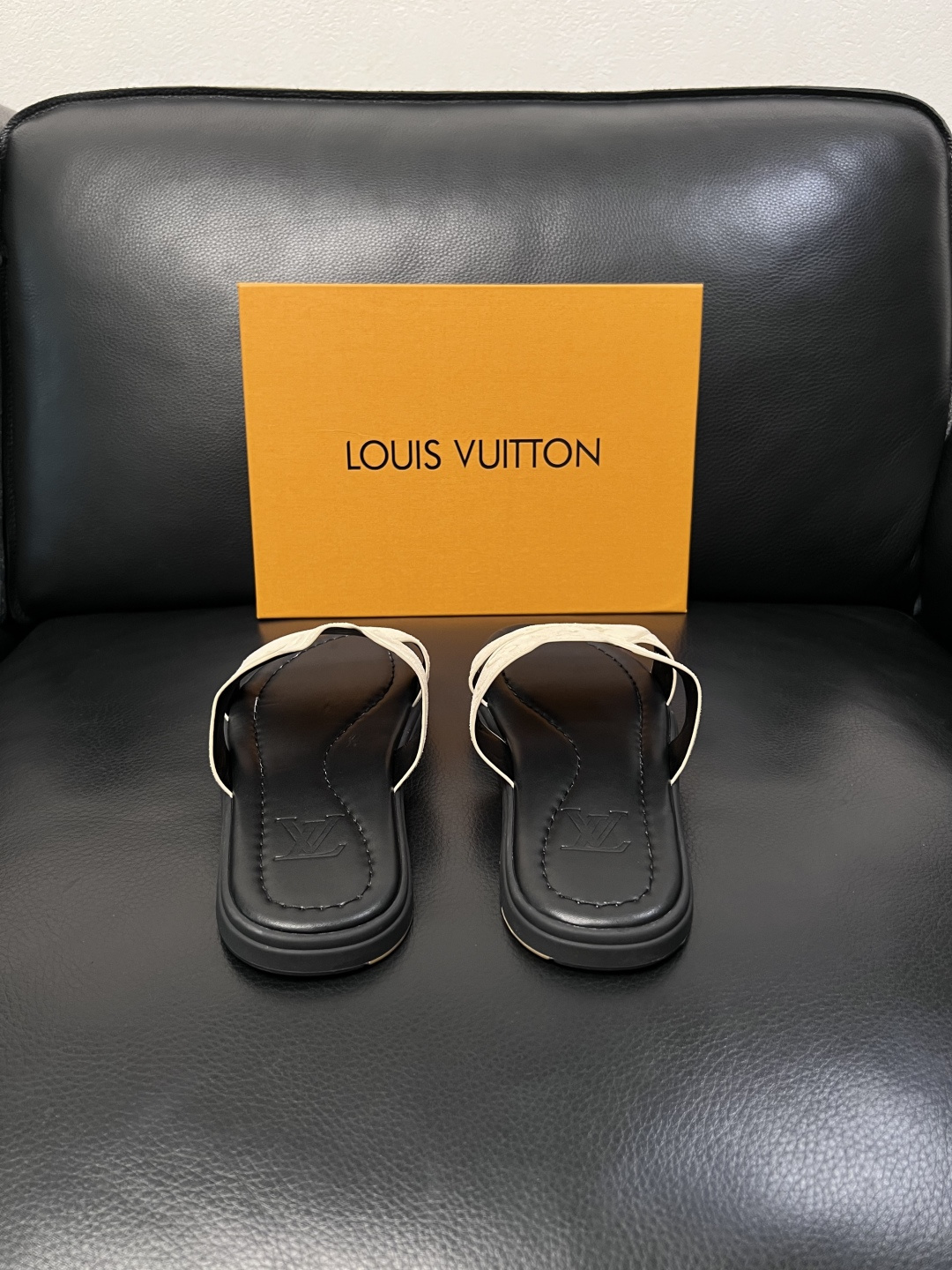 Lv  高品质  顶级工艺品  路易威登，拖鞋  专柜同步原厂配置，鞋面意大利进口，高品质拼接缤纷色彩复