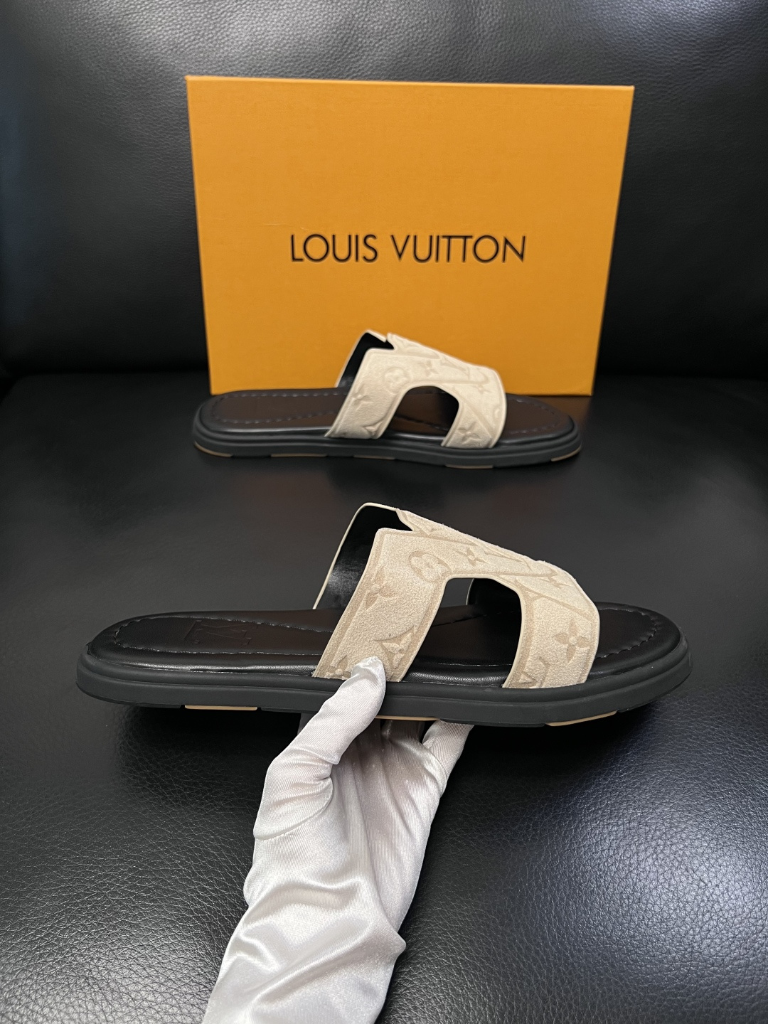 Lv  高品质  顶级工艺品  路易威登，拖鞋  专柜同步原厂配置，鞋面意大利进口，高品质拼接缤纷色彩复
