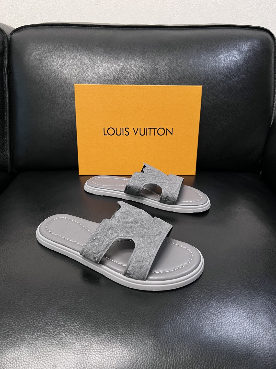 Lv  高品质  顶级工艺品  路易威登，拖鞋  专柜同步原厂配置，鞋面意大利进口，高品质拼接缤纷色彩复