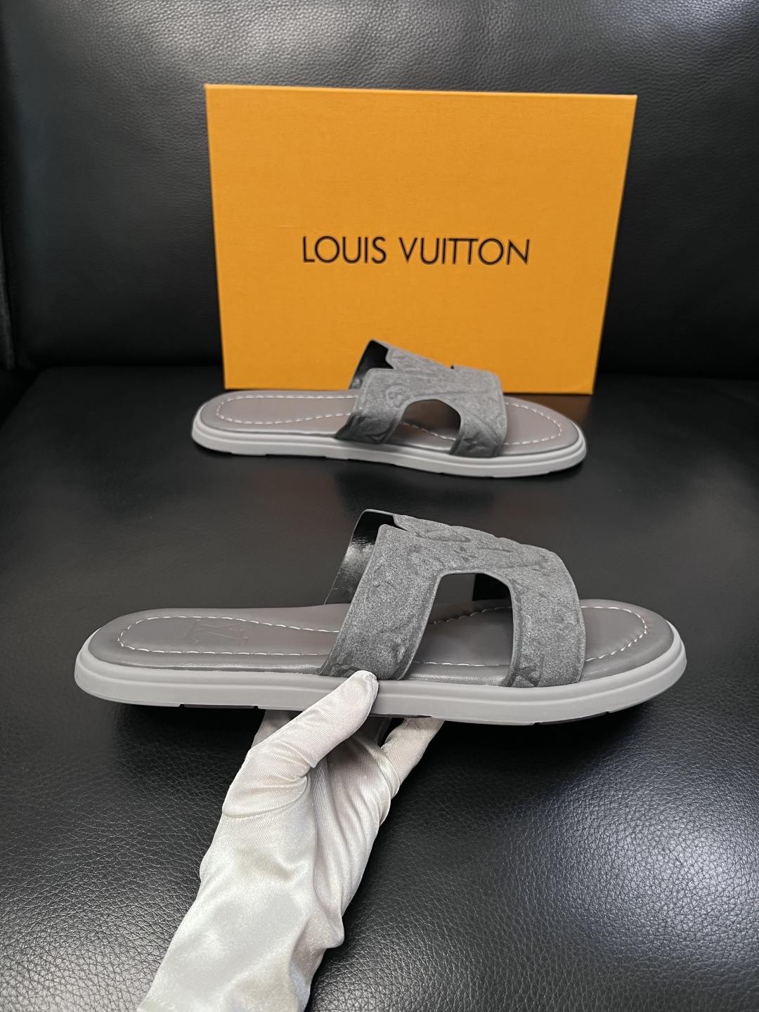Lv  高品质  顶级工艺品  路易威登，拖鞋  专柜同步原厂配置，鞋面意大利进口，高品质拼接缤纷色彩复