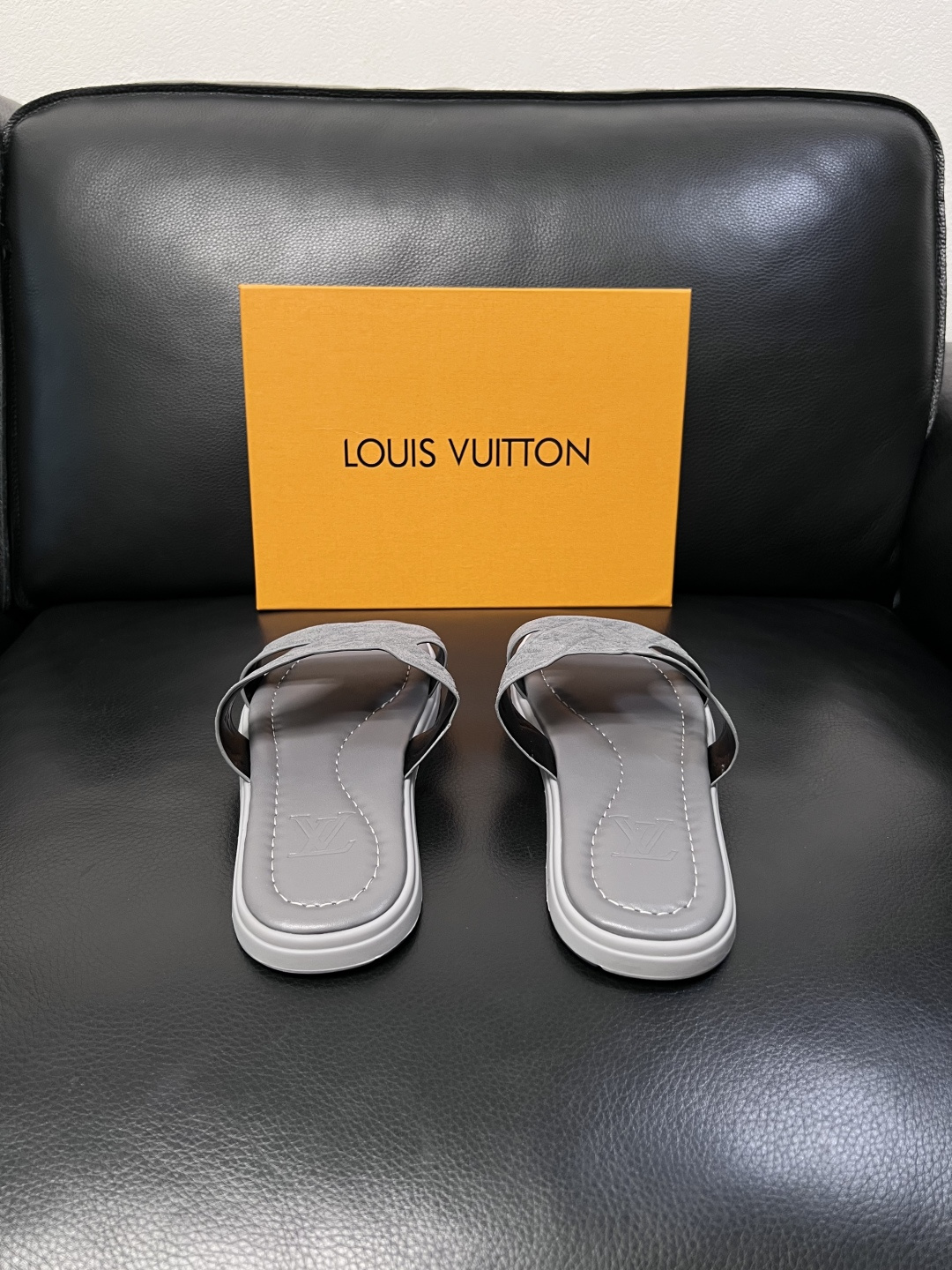 Lv  高品质  顶级工艺品  路易威登，拖鞋  专柜同步原厂配置，鞋面意大利进口，高品质拼接缤纷色彩复
