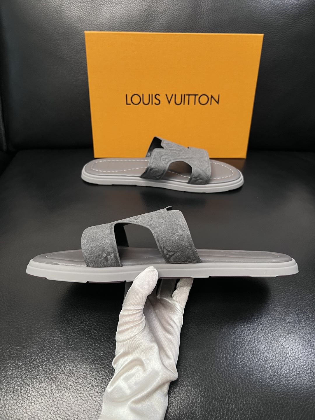 Lv  高品质  顶级工艺品  路易威登，拖鞋  专柜同步原厂配置，鞋面意大利进口，高品质拼接缤纷色彩复