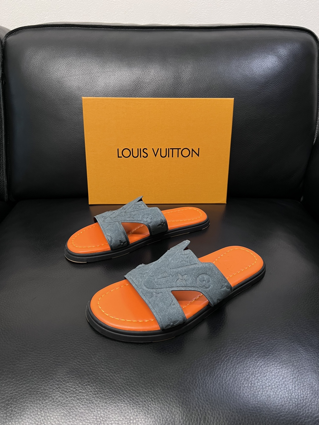 Lv  高品质  顶级工艺品  路易威登，拖鞋  专柜同步原厂配置，鞋面意大利进口，高品质拼接缤纷色彩复