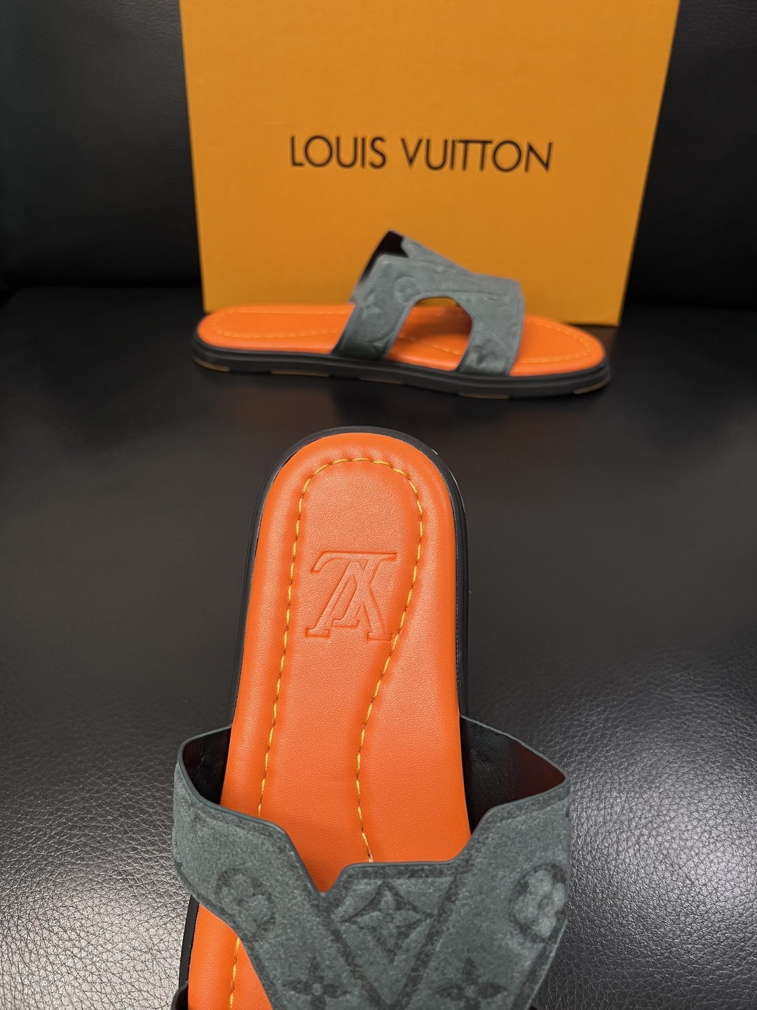 Lv  高品质  顶级工艺品  路易威登，拖鞋  专柜同步原厂配置，鞋面意大利进口，高品质拼接缤纷色彩复