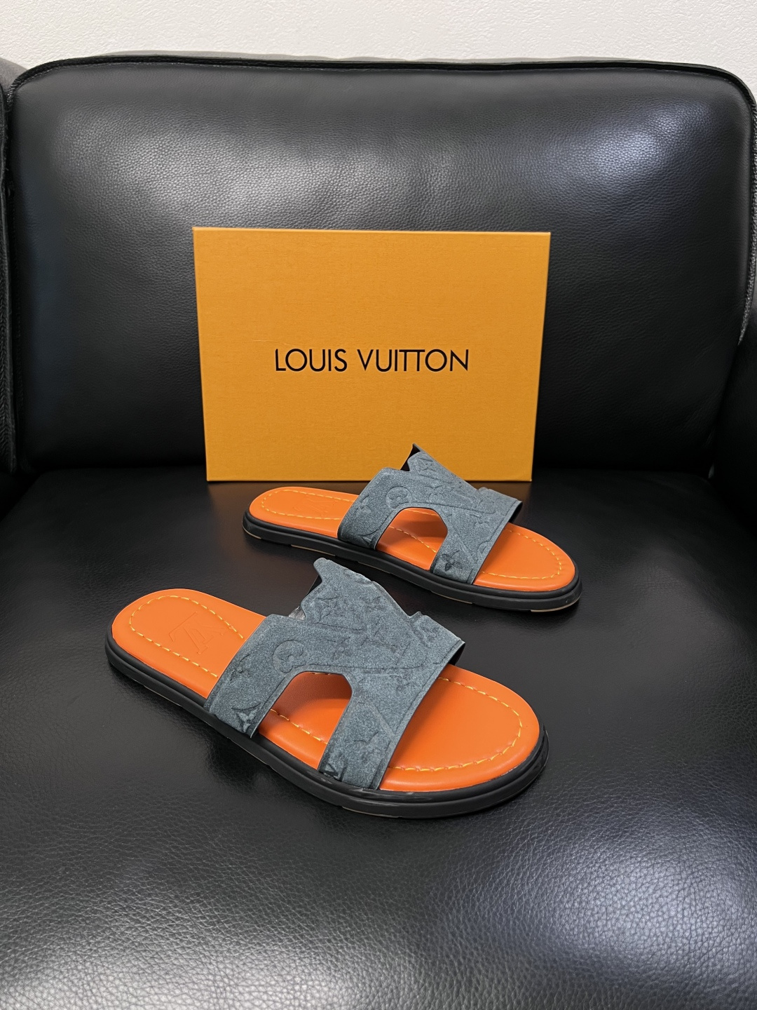 Lv  高品质  顶级工艺品  路易威登，拖鞋  专柜同步原厂配置，鞋面意大利进口，高品质拼接缤纷色彩复