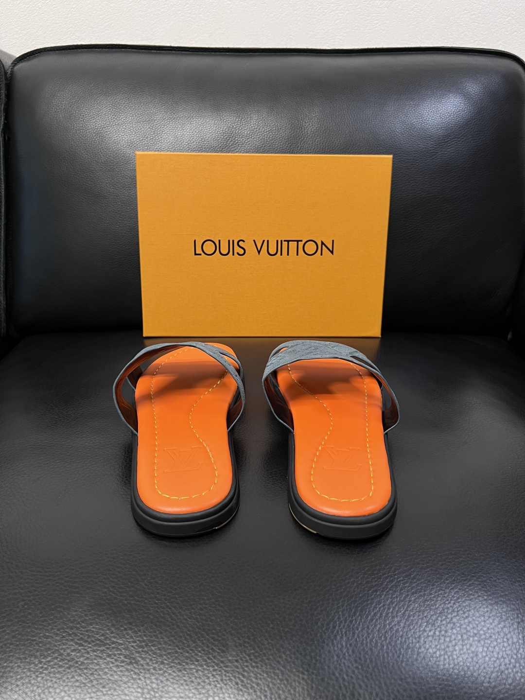 Lv  高品质  顶级工艺品  路易威登，拖鞋  专柜同步原厂配置，鞋面意大利进口，高品质拼接缤纷色彩复