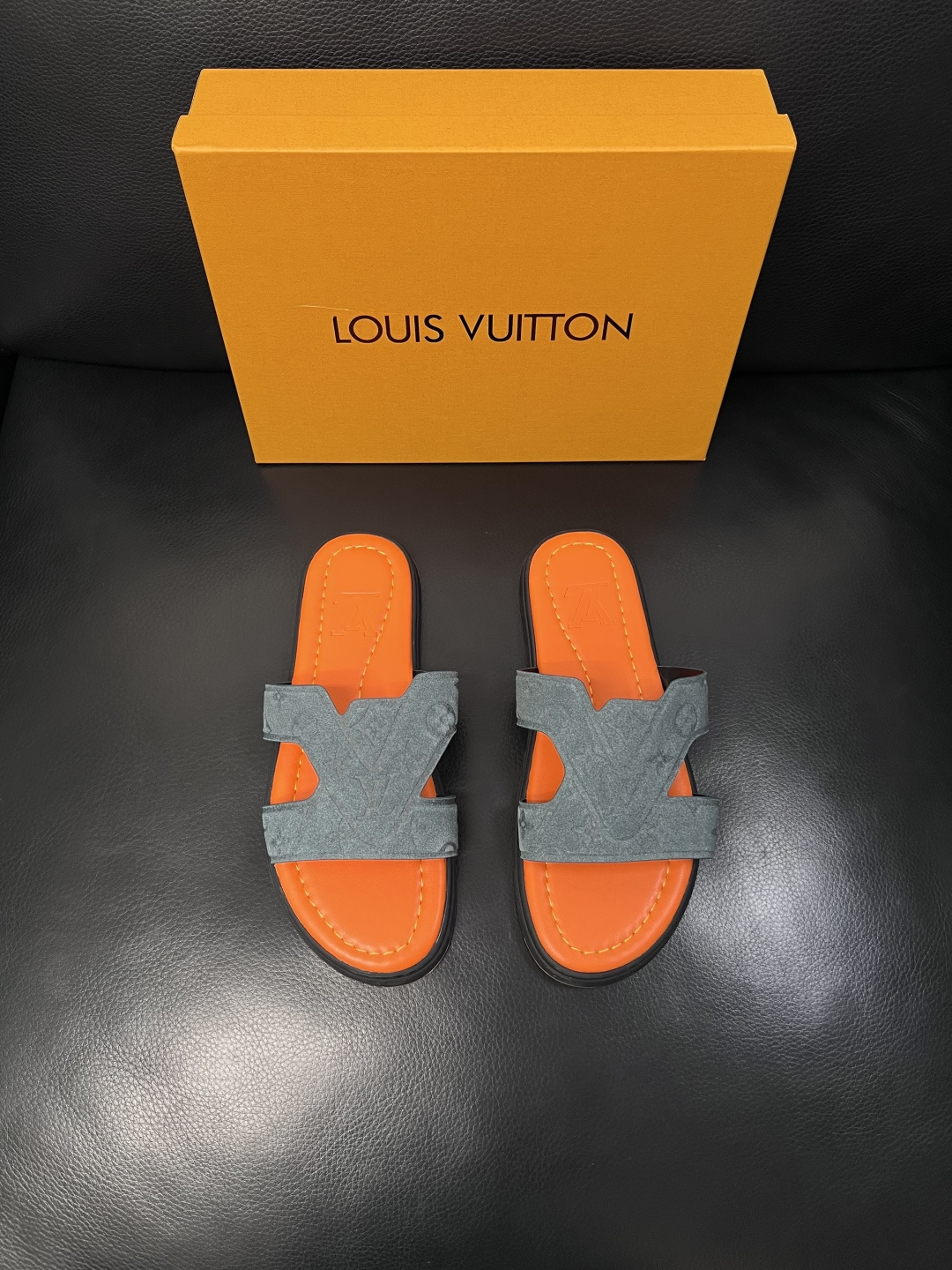 Lv  高品质  顶级工艺品  路易威登，拖鞋  专柜同步原厂配置，鞋面意大利进口，高品质拼接缤纷色彩复