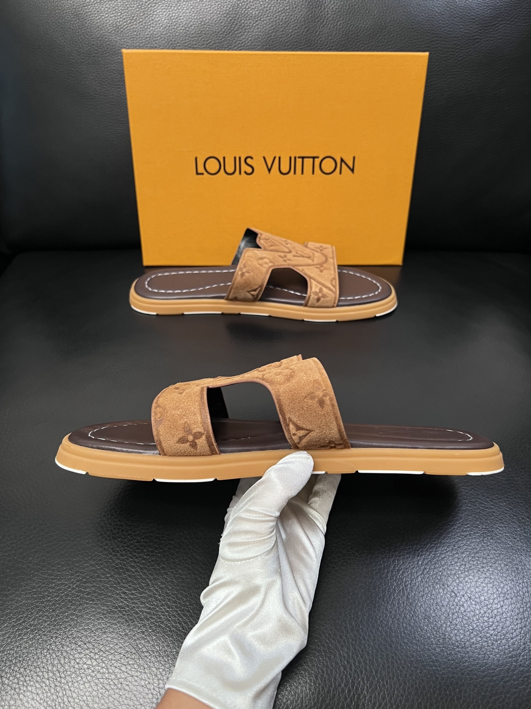 Lv  高品质  顶级工艺品  路易威登，拖鞋  专柜同步原厂配置，鞋面意大利进口，高品质拼接缤纷色彩复