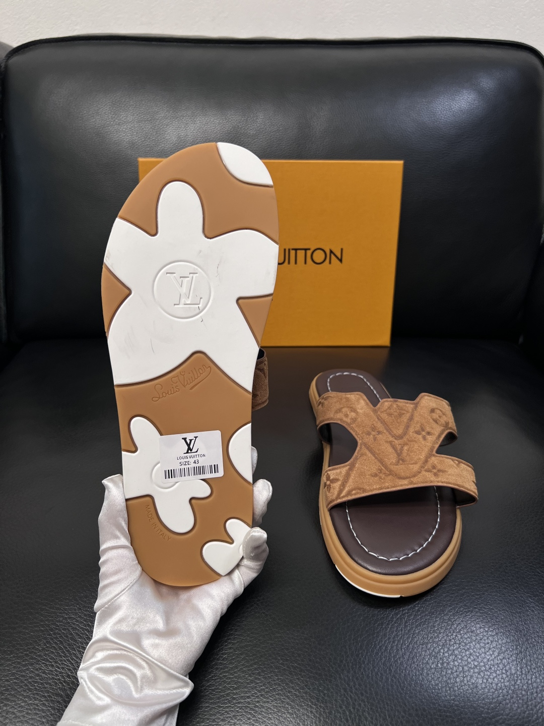 Lv  高品质  顶级工艺品  路易威登，拖鞋  专柜同步原厂配置，鞋面意大利进口，高品质拼接缤纷色彩复