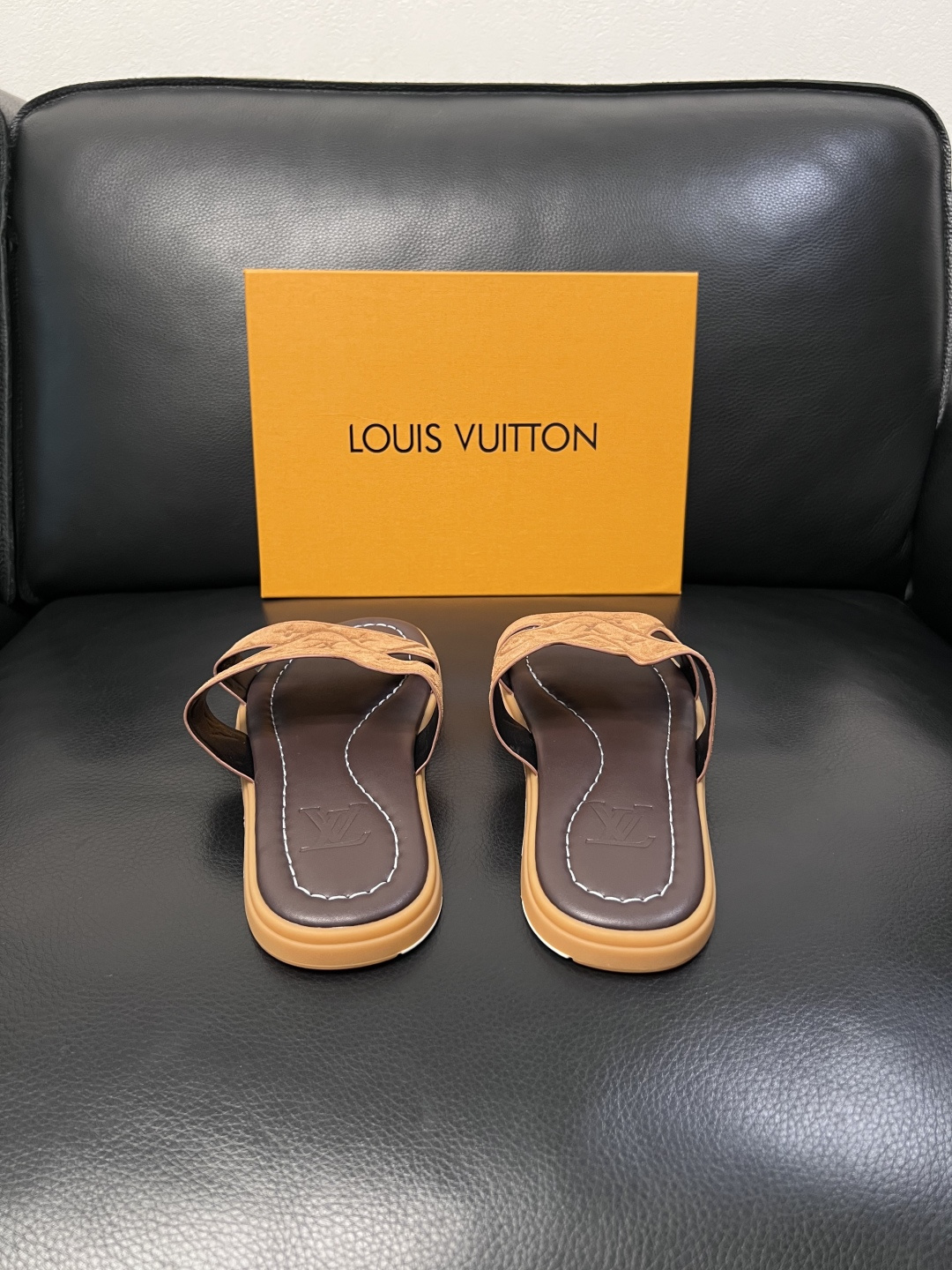 Lv  高品质  顶级工艺品  路易威登，拖鞋  专柜同步原厂配置，鞋面意大利进口，高品质拼接缤纷色彩复