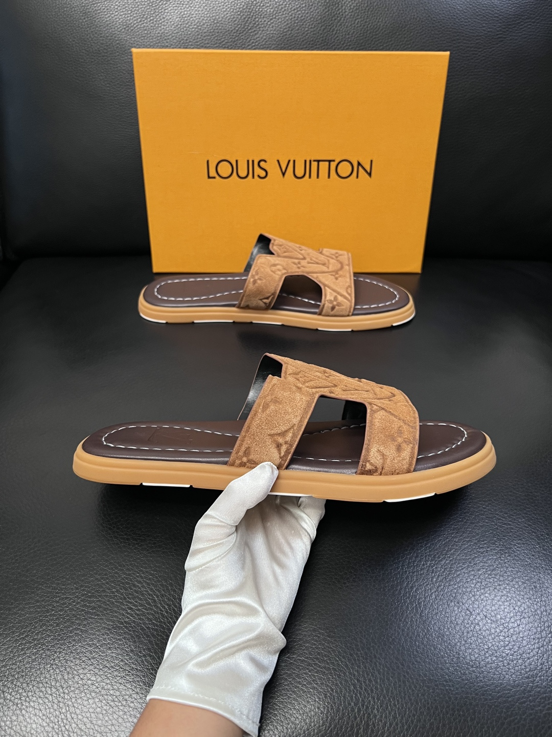 Lv  高品质  顶级工艺品  路易威登，拖鞋  专柜同步原厂配置，鞋面意大利进口，高品质拼接缤纷色彩复