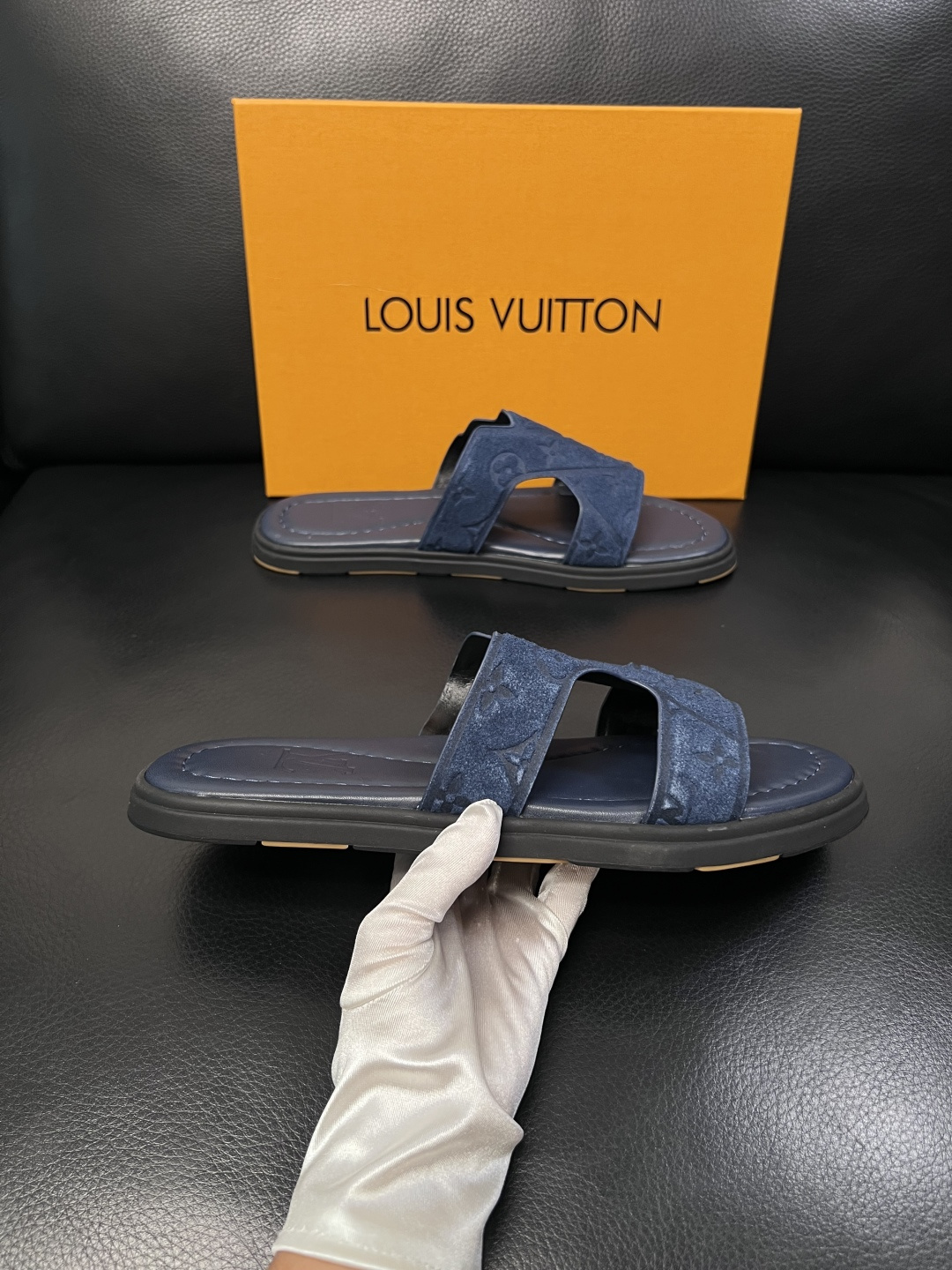 Lv  高品质  顶级工艺品  路易威登，拖鞋  专柜同步原厂配置，鞋面意大利进口，高品质拼接缤纷色彩复