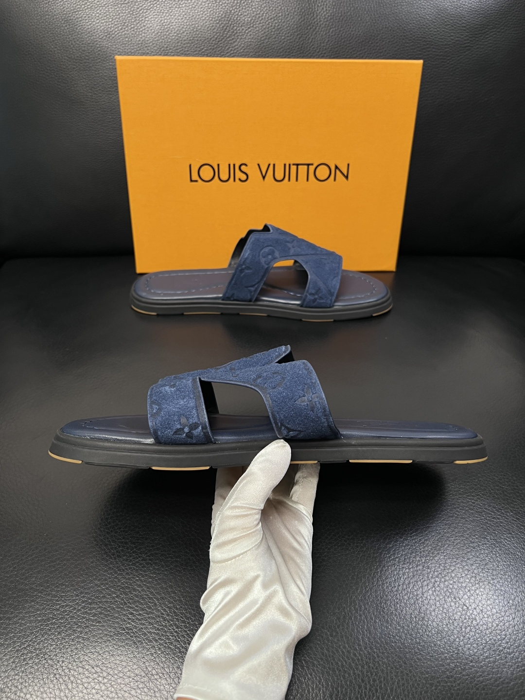 Lv  高品质  顶级工艺品  路易威登，拖鞋  专柜同步原厂配置，鞋面意大利进口，高品质拼接缤纷色彩复