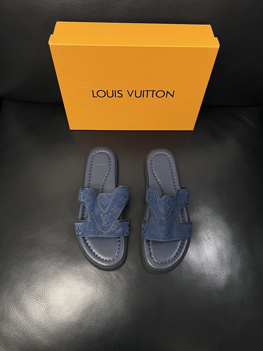 Lv  高品质  顶级工艺品  路易威登，拖鞋  专柜同步原厂配置，鞋面意大利进口，高品质拼接缤纷色彩复