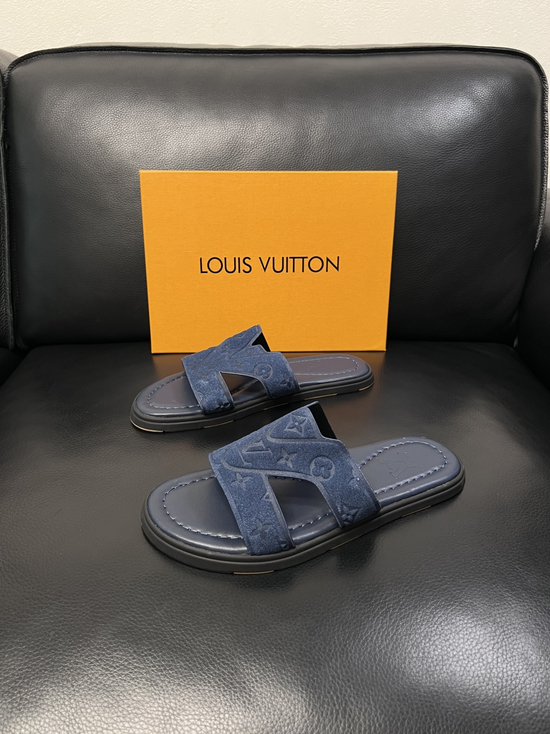 Lv  高品质  顶级工艺品  路易威登，拖鞋  专柜同步原厂配置，鞋面意大利进口，高品质拼接缤纷色彩复