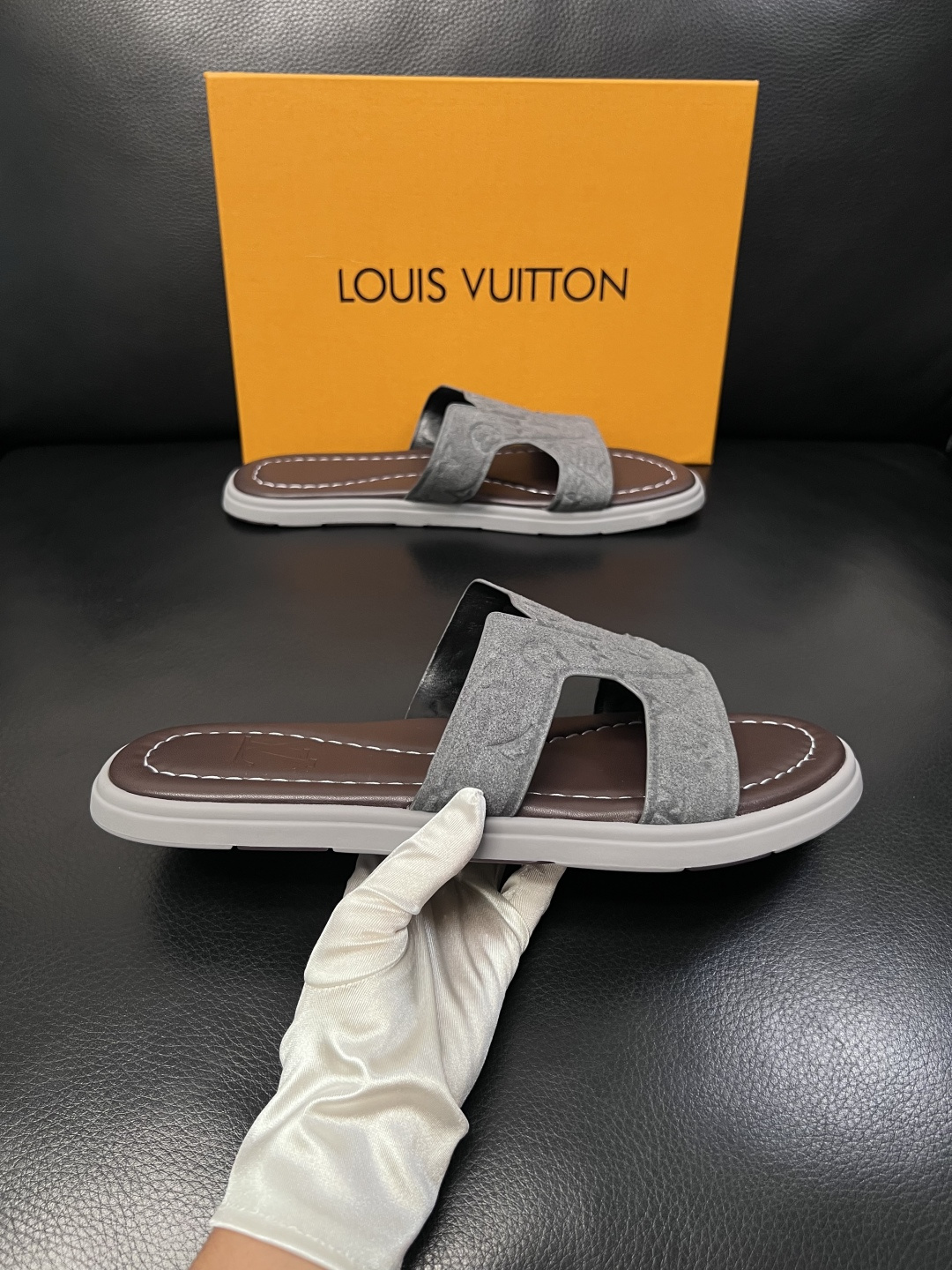 Lv  高品质  顶级工艺品  路易威登，拖鞋  专柜同步原厂配置，鞋面意大利进口，高品质拼接缤纷色彩复