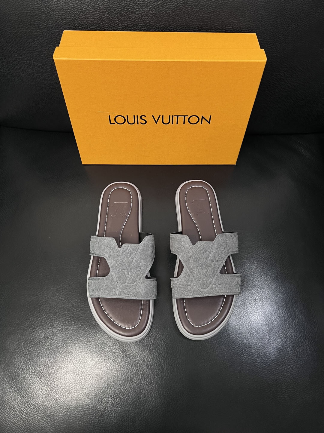 Lv  高品质  顶级工艺品  路易威登，拖鞋  专柜同步原厂配置，鞋面意大利进口，高品质拼接缤纷色彩复
