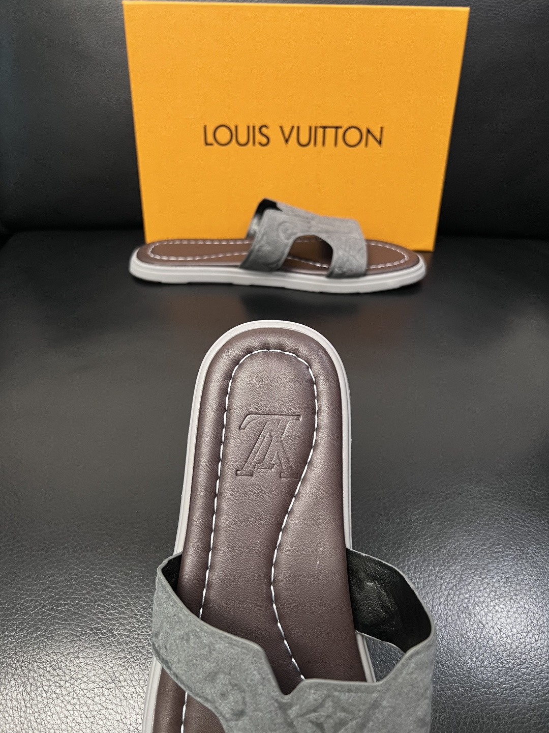 Lv  高品质  顶级工艺品  路易威登，拖鞋  专柜同步原厂配置，鞋面意大利进口，高品质拼接缤纷色彩复