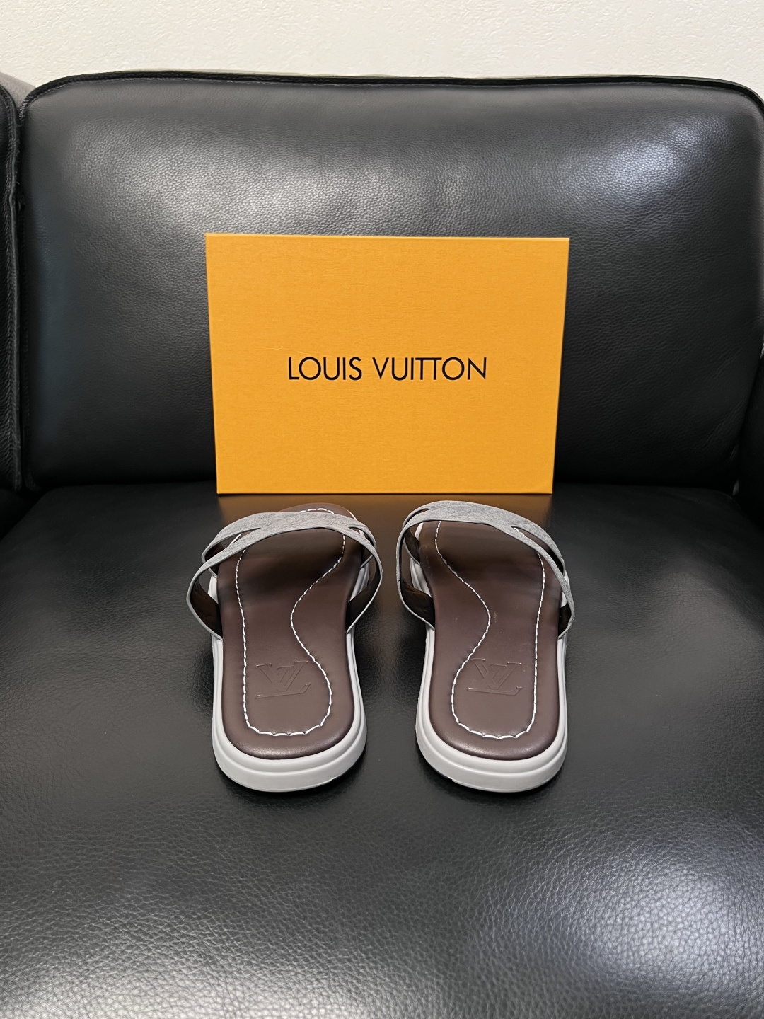 Lv  高品质  顶级工艺品  路易威登，拖鞋  专柜同步原厂配置，鞋面意大利进口，高品质拼接缤纷色彩复
