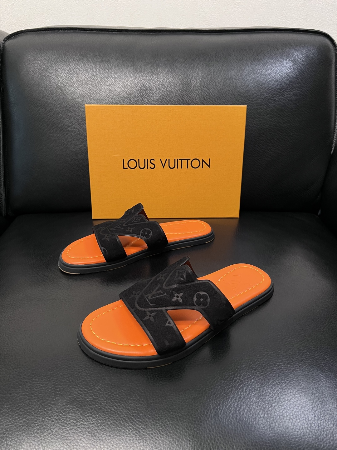 Lv  高品质  顶级工艺品  路易威登，拖鞋  专柜同步原厂配置，鞋面意大利进口，高品质拼接缤纷色彩复