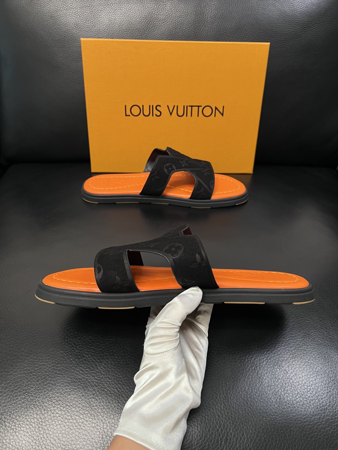 Lv  高品质  顶级工艺品  路易威登，拖鞋  专柜同步原厂配置，鞋面意大利进口，高品质拼接缤纷色彩复