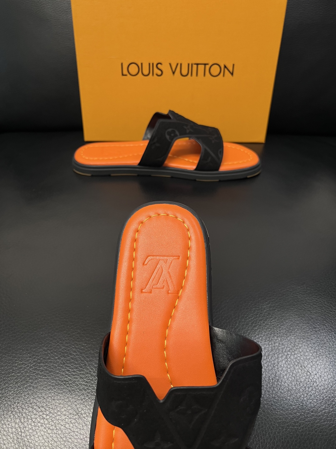 Lv  高品质  顶级工艺品  路易威登，拖鞋  专柜同步原厂配置，鞋面意大利进口，高品质拼接缤纷色彩复
