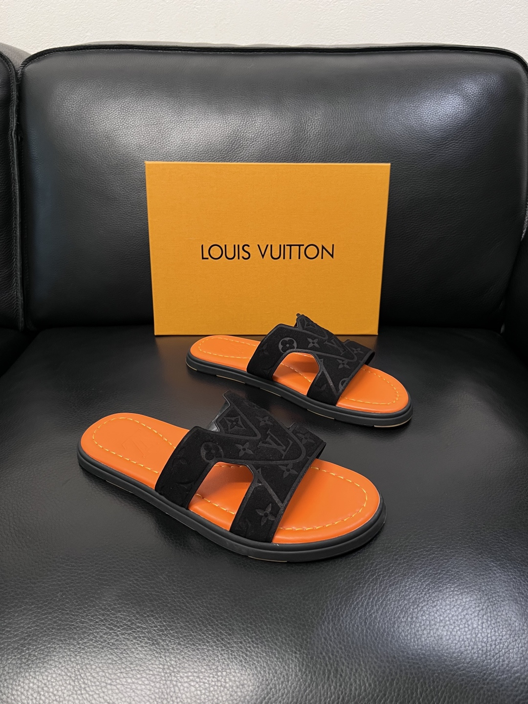 Lv  高品质  顶级工艺品  路易威登，拖鞋  专柜同步原厂配置，鞋面意大利进口，高品质拼接缤纷色彩复